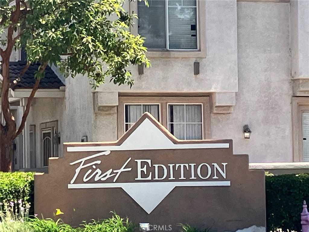 Reduced Price and ready for sale. A spacious and newly updated 3 bedroom condominium. A great place to raise a family. Near to shopping centers and
public schools. Located in a quiet area of the complex only a short distance to the community pool and outdoor area. Plenty of parking and a 2 car garage attached. Must see.