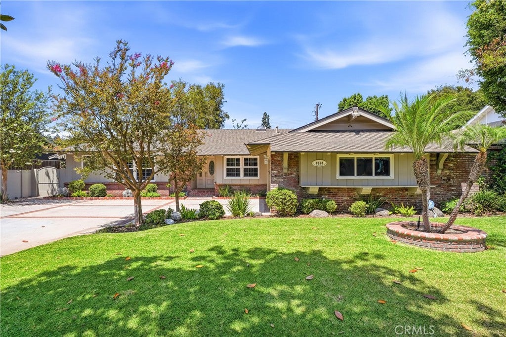 1613 Dorothy Lane