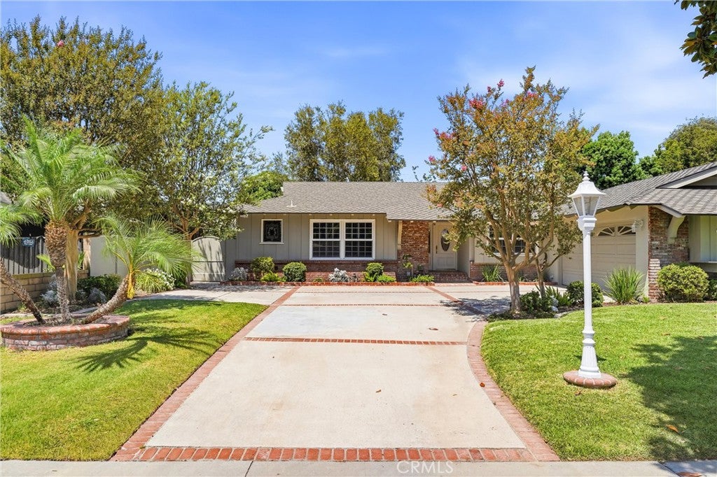 1613 Dorothy Lane
