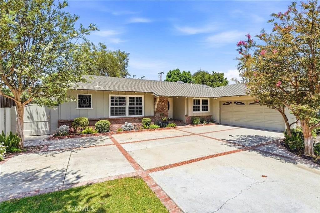 1613 Dorothy Lane