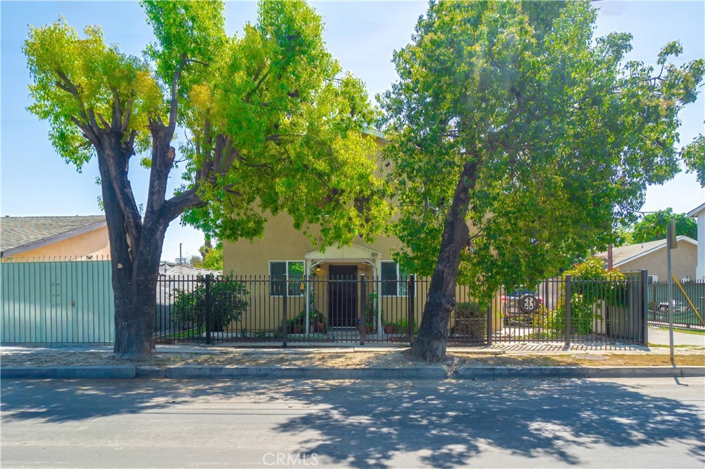 1950 E 97th
