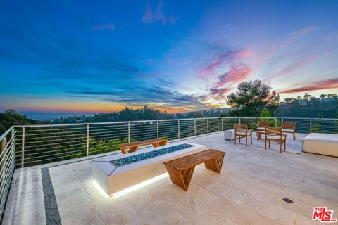 Photo of 1121 Roberto Lane, Los Angeles, CA 90077 (MLS # 25589849)