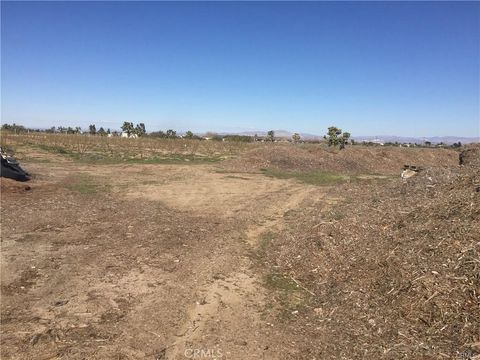 Photo of 0 Palmdale Road, Phelan, CA 92371 (MLS # CV25214311) Photo of 0 Palmdale Road, Phelan, CA 92371 (MLS # CV25214311)
