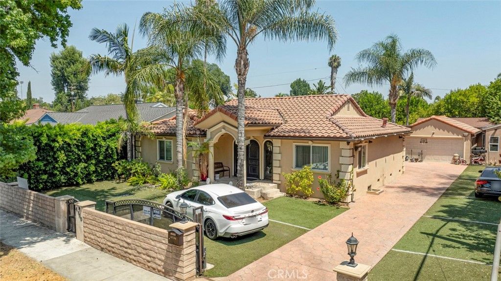 Photo of 4710 Ventura Canyon Avenue, Sherman Oaks, CA 91423 (MLS # GD25183197)