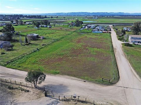 Photo of 5275 Whispering Oak Way, Paso Robles, CA 93446 (MLS # NS26012656)