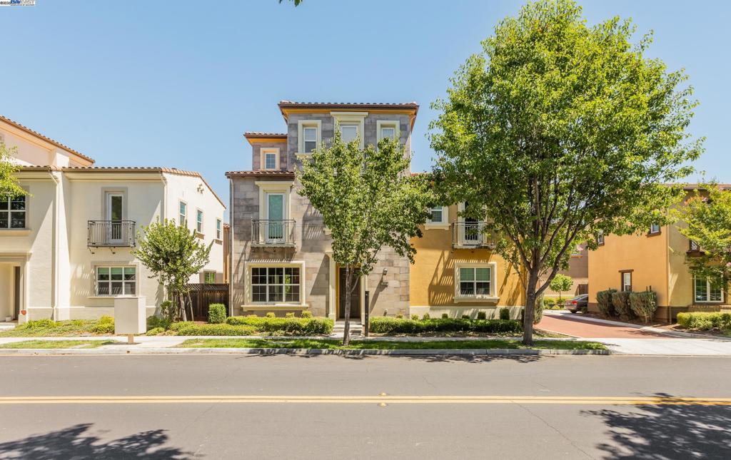 Modern Style Meets Prime Location! ? Welcome to 3422 Cinnamon Ridge, a sleek, move-in ready home in one of the area’s most desirable neighborhoods, Gale Ranch! Enjoy an open-concept layout, a designer kitchen with quartz counters and stainless steel appliances, and sun-filled living spaces. The luxurious primary suite offers a spa-like bath and walk-in closet, while the private backyard is perfect for relaxing or entertaining. Tankless water heater and dual zone HVAC Close to top-rated schools, parks, shopping, and easy commuter routes—this is modern living at its finest!