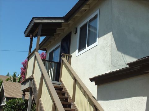 Photo of 2517 E 4th Street, Long Beach, CA 90814 (MLS # PW25242827) Photo of 2517 E 4th Street, Long Beach, CA 90814 (MLS # PW25242827)