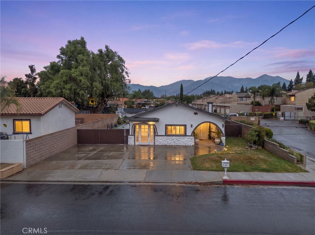 1140 W Francis