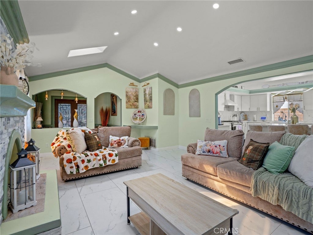 1140 W Francis