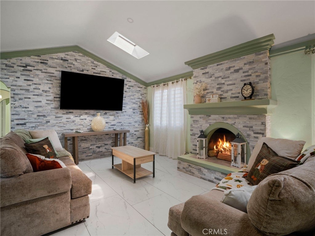 1140 W Francis