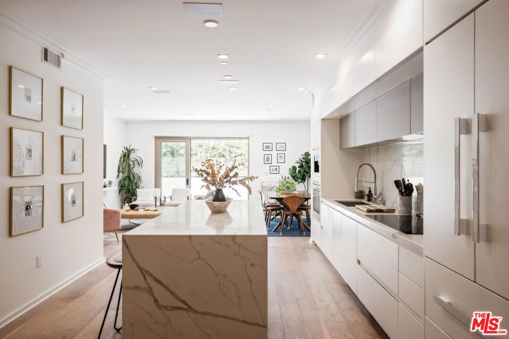 Photo of 132 N Swall Drive #101, Los Angeles, CA 90048 (MLS # 25613317)