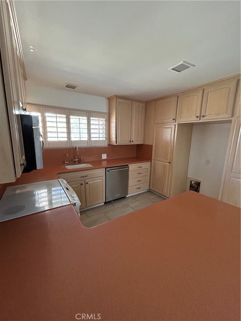 Palm Springs C.C. (33113) - Residential
