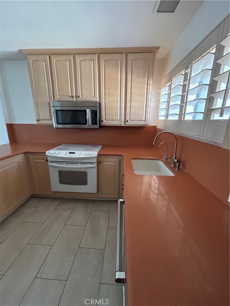 Palm Springs C.C. (33113) - Residential