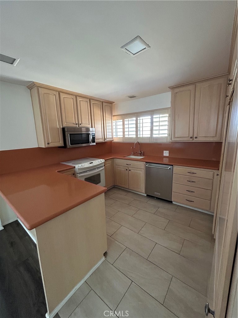 Palm Springs C.C. (33113) - Residential