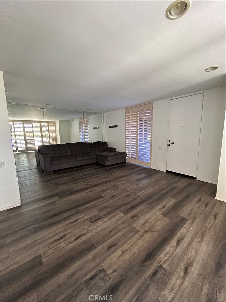 2521 N Whitewater Club