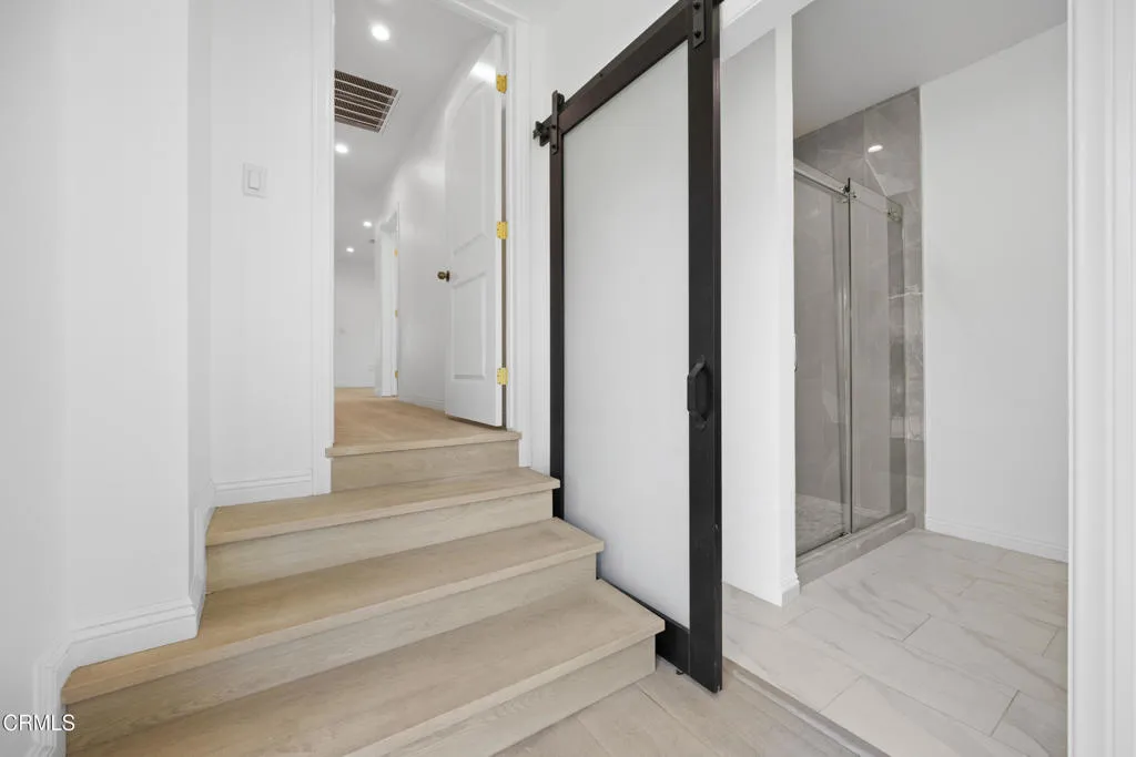 Los Angeles, California 90018, United States, 2 Bedrooms Bedrooms, ,2 BathroomsBathrooms,Residential,Active,185379