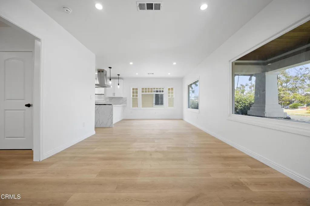 Los Angeles, California 90018, United States, 2 Bedrooms Bedrooms, ,2 BathroomsBathrooms,Residential,Active,185379