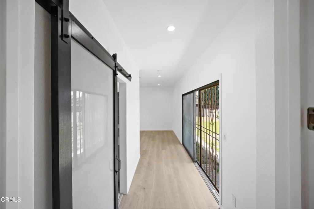 Los Angeles, California 90018, United States, 2 Bedrooms Bedrooms, ,2 BathroomsBathrooms,Residential,Active,185379