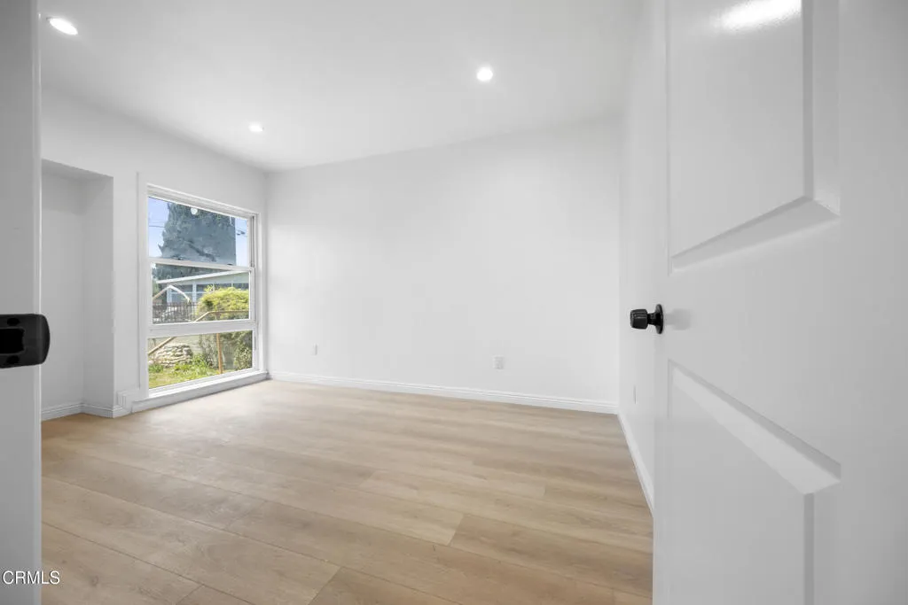 Los Angeles, California 90018, United States, 2 Bedrooms Bedrooms, ,2 BathroomsBathrooms,Residential,Active,185379