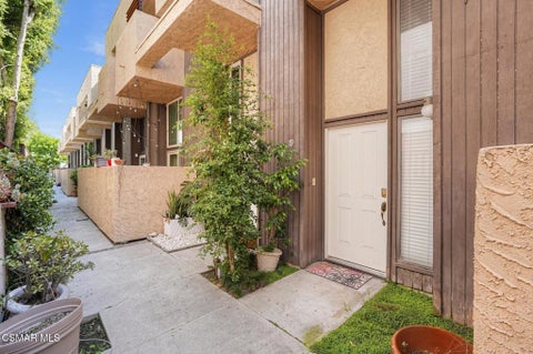 Photo of 5307 Wilkinson Avenue #19b, Valley Village, CA 91607 (MLS # 226004479)