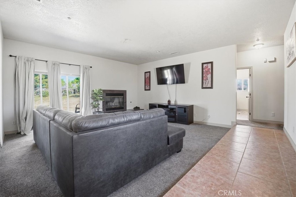 9323 Serra