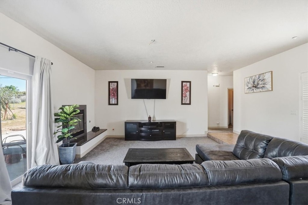 9323 Serra