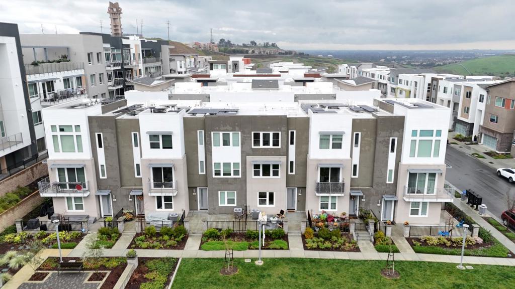 Built by KB homes in 2020, this modern 3-bedroom, 3.5-bath townhouse offers 1,792 sqft of contemporary living in the desirable Communications Hill community. High ceilings, vibrant wood floors, and abundant natural light fill the space, all while offering the privacy of no neighbors above or below. The versatile floor plan includes a lower-level bedroom with a full bath ideal for guests, in-laws, or rental opportunities. The main level features an open-concept living area with large picture windows and a sleek kitchen equipped with stainless steel appliances, quartz countertops, and ample cabinetry. Upstairs, the spacious primary suite boasts a walk-in closet and en-suite bath, accompanied by a well-sized secondary bedroom with its own full bath. Additional perks include multi-zone heating & cooling, in-unit laundry, and a 2-car side-by-side garage. Enjoy the convenience of being close to parks, trails, major freeways (87, 85, and 280), shopping, Downtown San Jose, top tech companies, and SJC Airport offering the perfect blend of comfort, privacy, and accessibility.