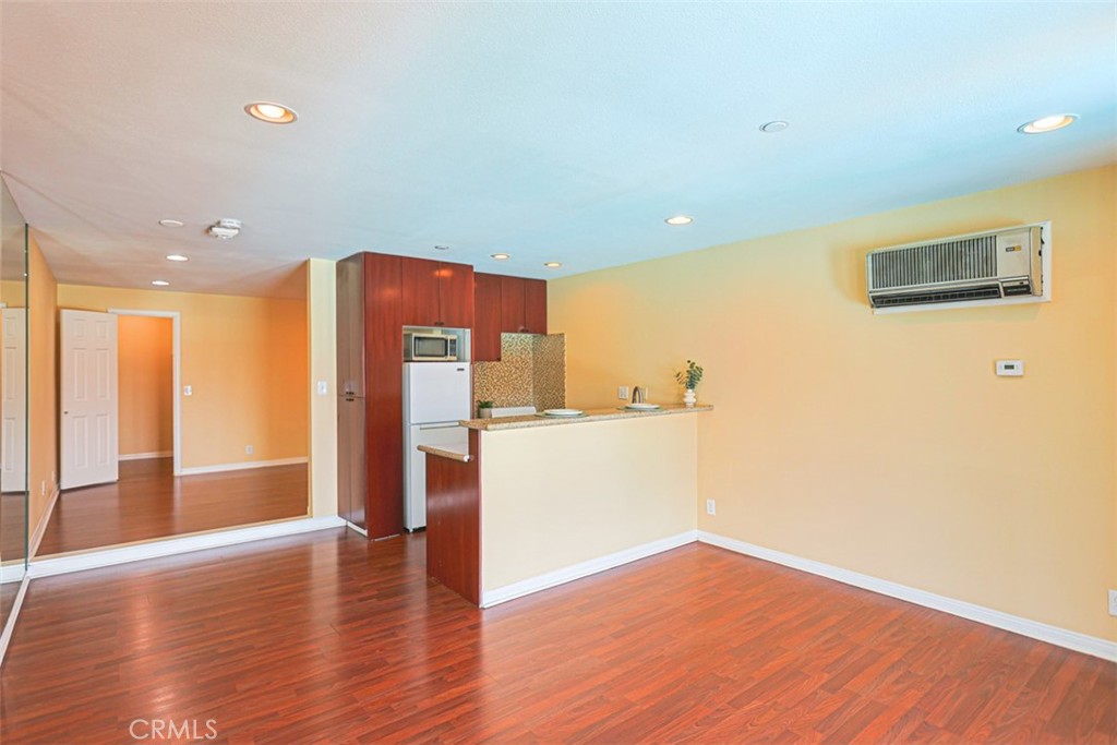 17210 Newhope 1308