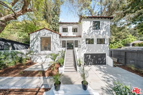 Photo of 1800 E Benedict Canyon Drive, Beverly Hills, CA 90210 (MLS # 26663969)