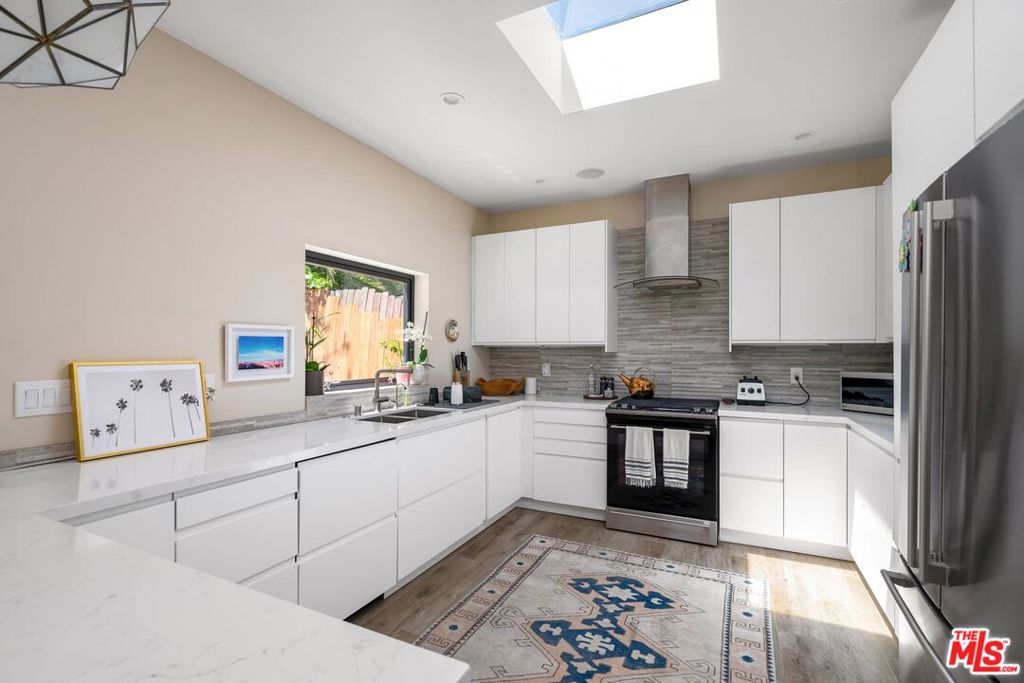 939 N Beverly Glen Boulevard