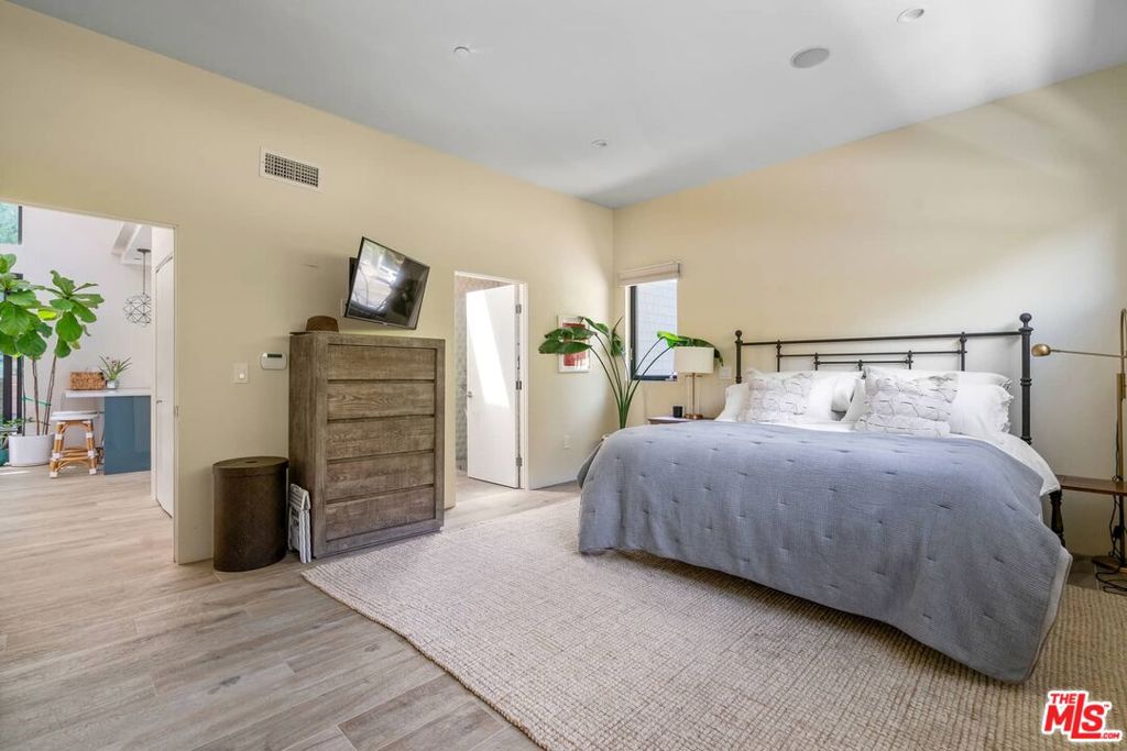 939 N Beverly Glen Boulevard