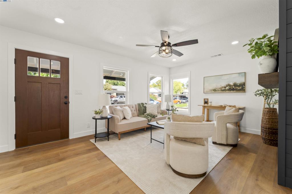 COLUMBIA ORCHARD - Residential