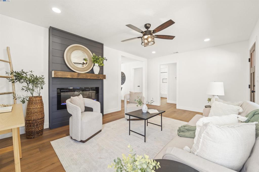 COLUMBIA ORCHARD - Residential