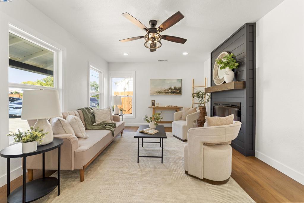 COLUMBIA ORCHARD - Residential