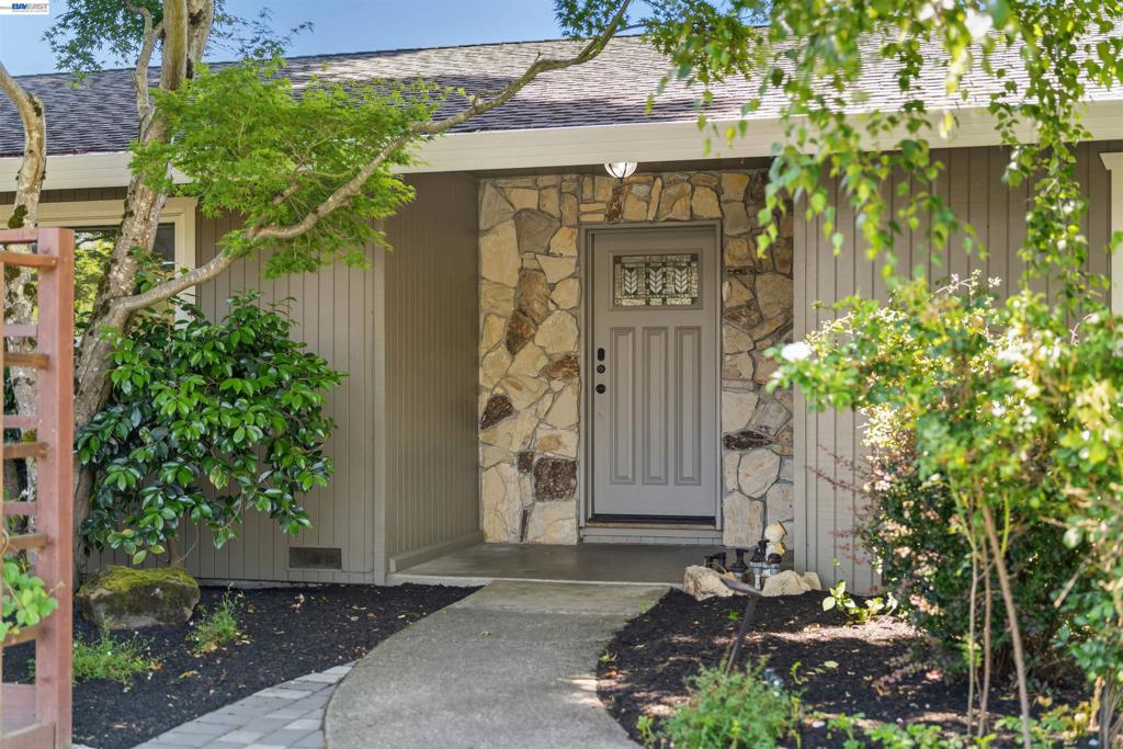 102 Brookfield Dr DR, Moraga CA 94556