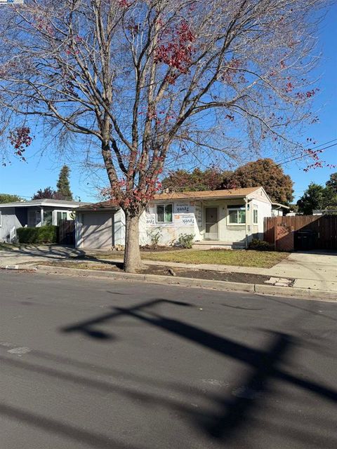 Photo of 26330 Hickory Ave Ave, Hayward, CA 94544 (MLS # 41117996)