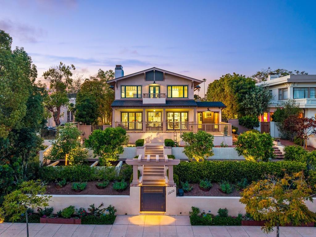 3929 Alameda DR