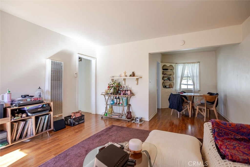 2010 N Los Robles Avenue