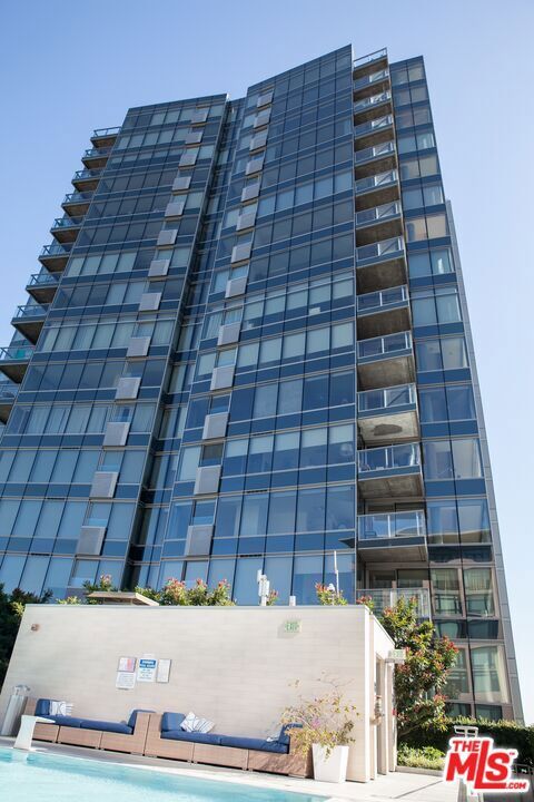 Photo of 1155 S Grand Avenue #1116, Los Angeles, CA 90015 (MLS # 26664411)