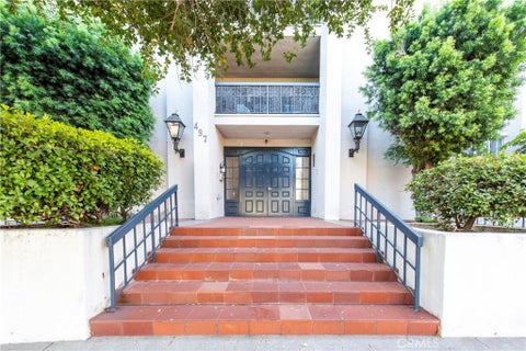 Photo of 497 S El Molino Avenue #205, Pasadena, CA 91101 (MLS # AR26155200)