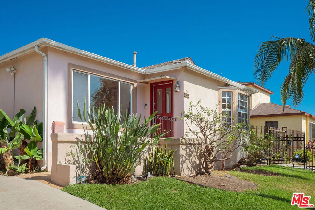 1817 S Genesee Avenue, Los Angeles CA 90019