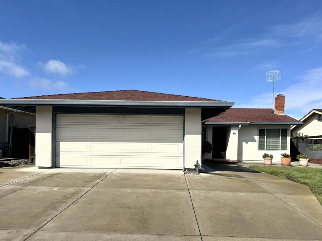 Photo of 1573 Redfield Court, San Jose, CA 95121 (MLS # ML82036385)