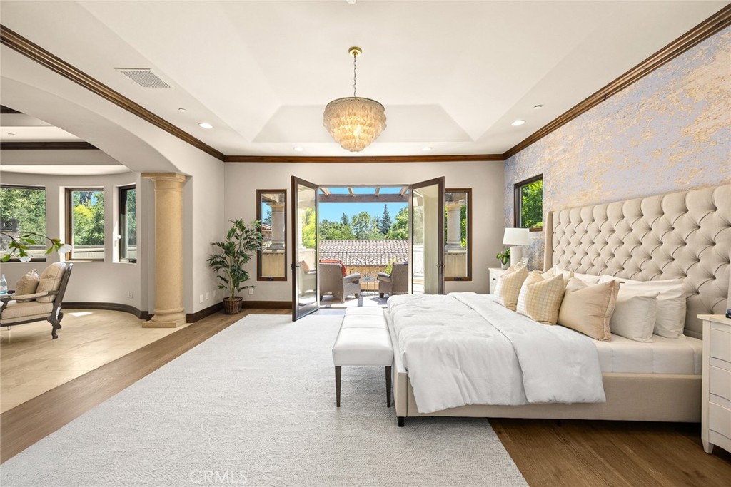 330 W Le Roy Avenue
