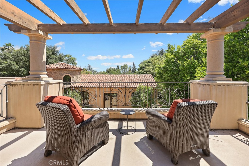 330 W Le Roy Avenue