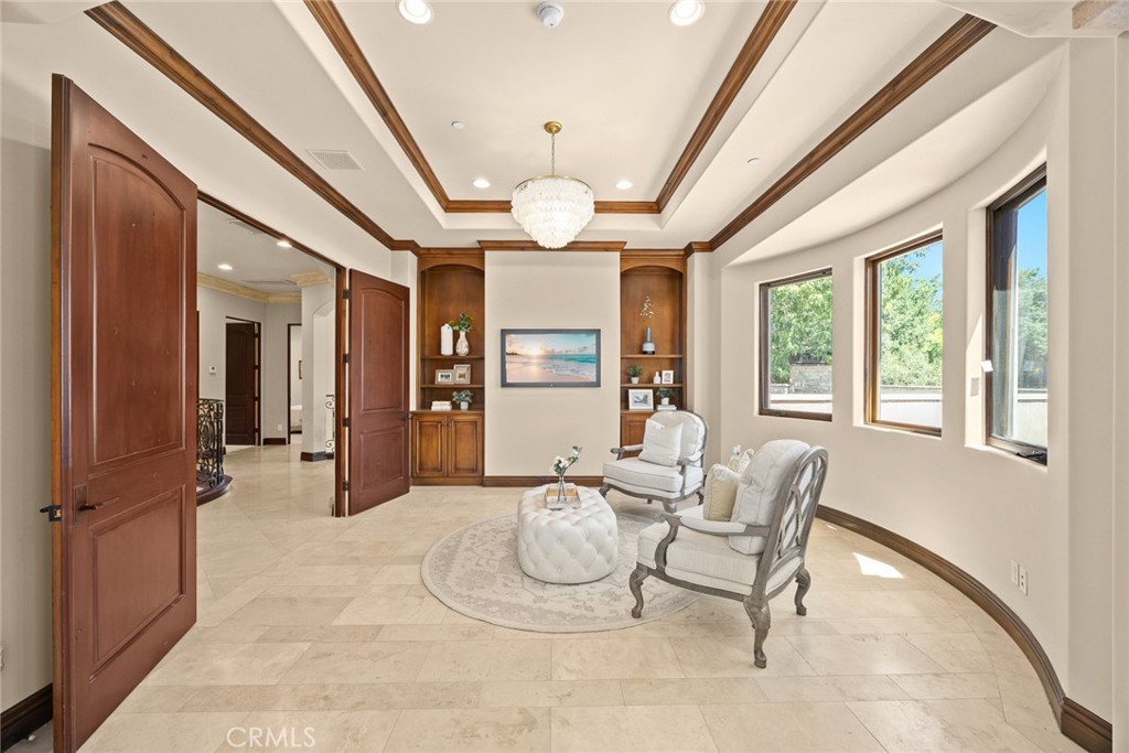 330 W Le Roy Avenue