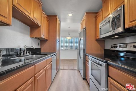 Photo of 1115 S Elm Drive #512, Los Angeles, CA 90035 (MLS # SR26135142)