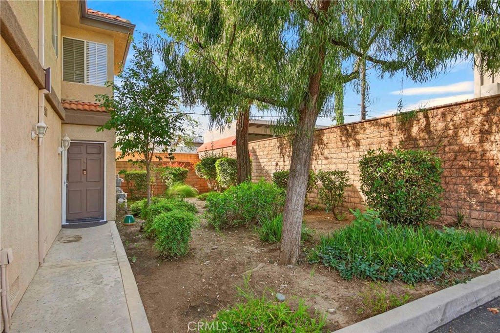 1215 N San Gabriel