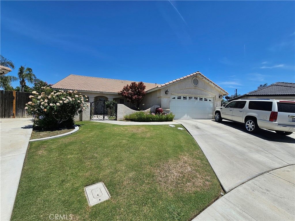 Photo of 4102 Sierra Redwood Dr, Bakersfield, CA 93313 (MLS # OC25248716)