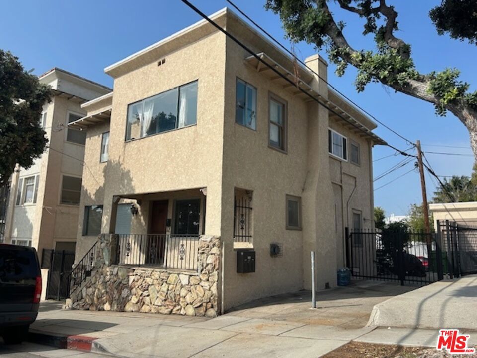 Welcome to 237 Marine Street, located in the beautiful city of Santa Monica. This studio with parking on-site won't last long. Call today to schedule a tour of your next home. Move in ready on approved credit. No pets, no smoking.