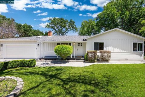 Photo of 2760 Walnut Blvd BLVD, Walnut Creek, CA 94596 (MLS # 41134295)